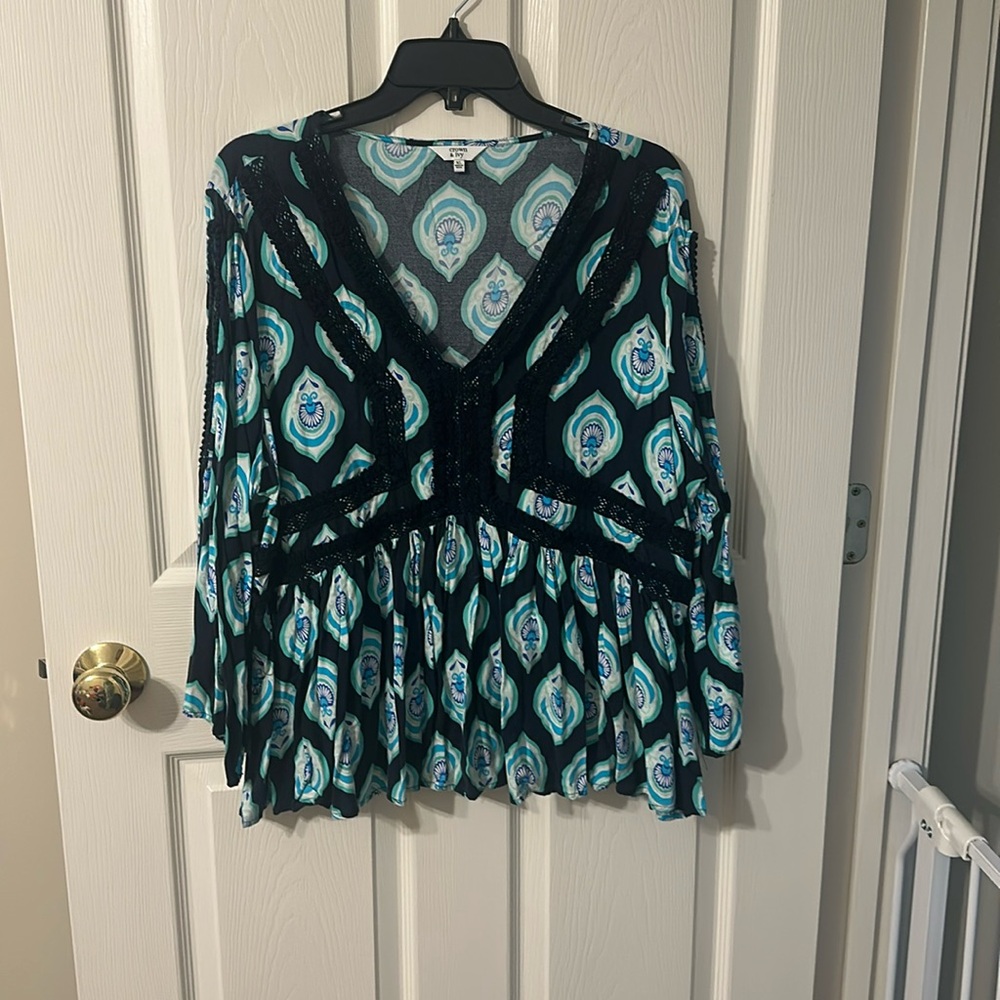 Crown & Ivy top